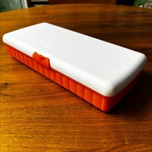Tupperware Lunch n Things hinged bento lunchbox 4195A-3 orange with white lid